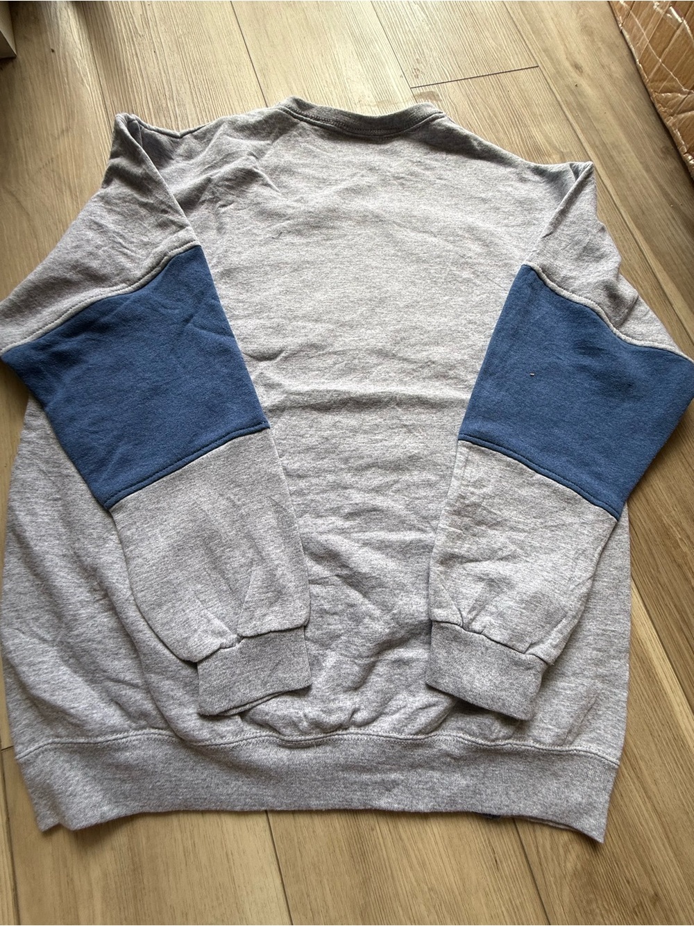 Reworked Patagonia Men's Blue & Gray Crewneck Sweatshirt - Picture 6 of 6